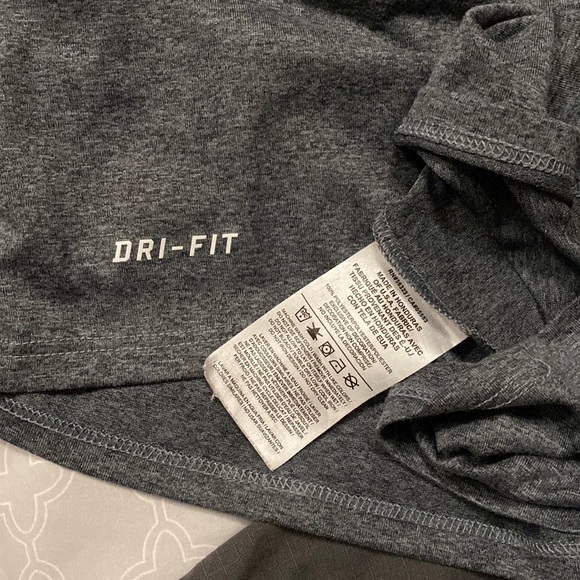 Nike 3/4 sleeves dri-fit shirt size M - Picture 3 of 3